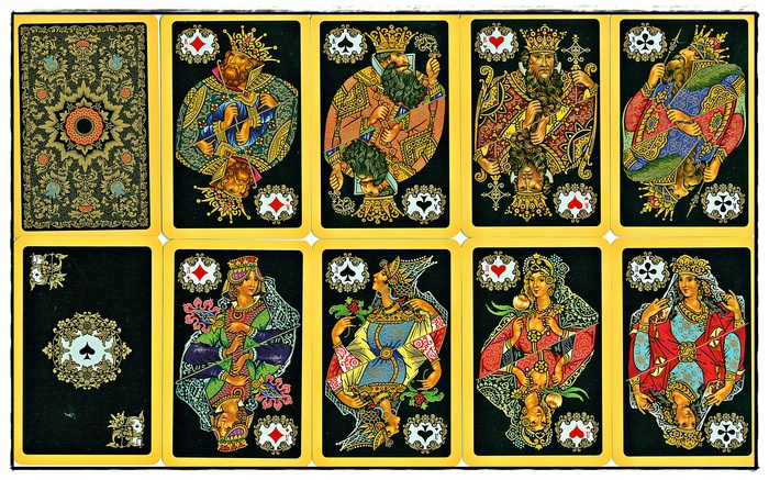 Кто из императорской семьи скрывался за рисунками на популярной колоде игральных карт  70265155_1296930596_paleh