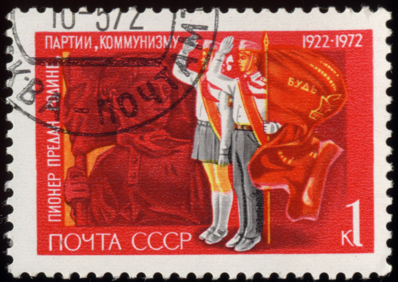 800px-Soviet_Union-1972-Stamp-0.01._50_Years_of_Pioneers_Organization.jpg