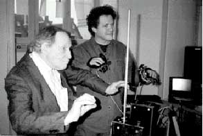 Лев Термен и Мишель Вайсвиц импровизируют на терменвоксах. 1993 г.